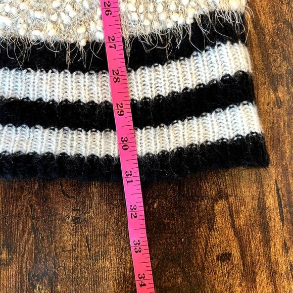 Hem & Thread Fuzzy Hooded Sweater Sz M - Picture 7 of 7